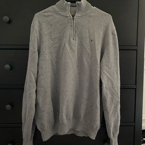 Tommy Hilfiger | Tommy Hilfiger quarter zip in grey. Size XL